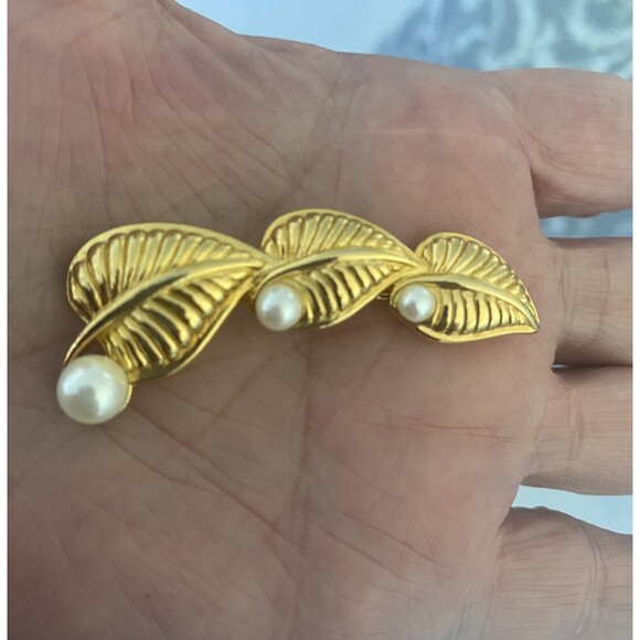 Vintage Brooch Pin Gold Plated Metal Leaves Design  Faux Pearl Unbranded 1980's - Picture 6 of 7